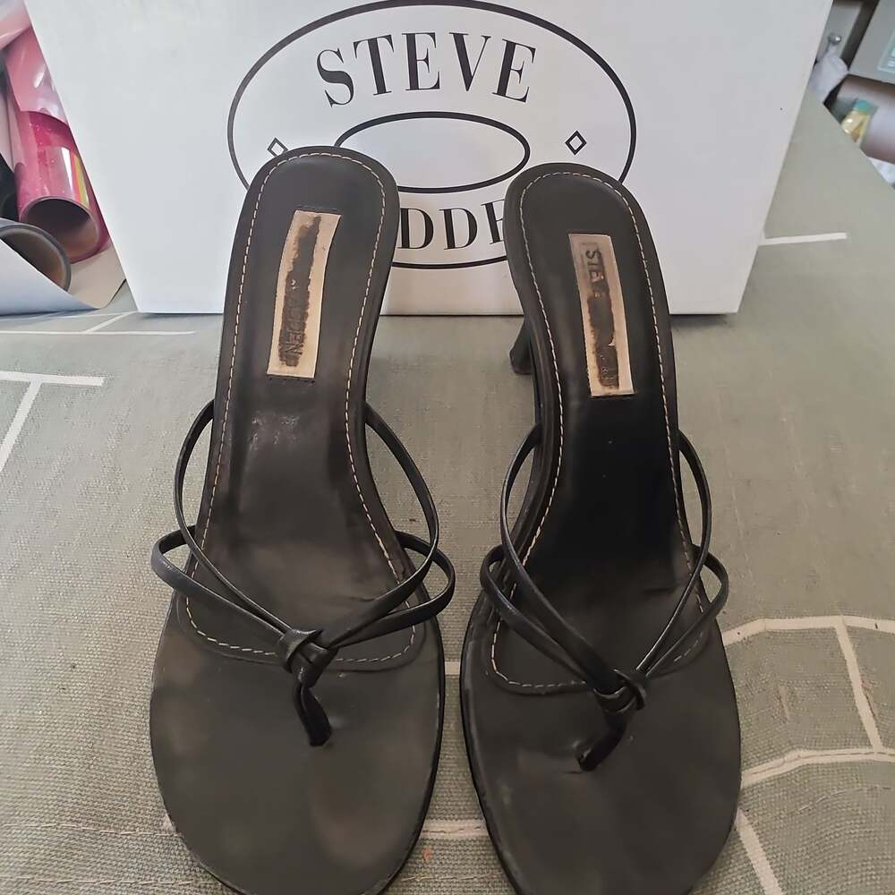 Steve Madden GWENITH Black Strappy Thong Kitten Heel Mules